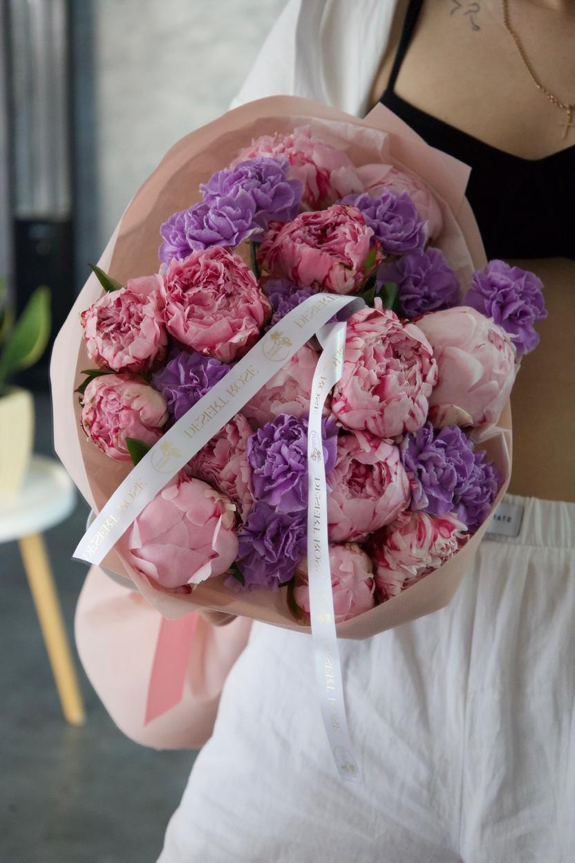 Квіти: Півонії, діантуси