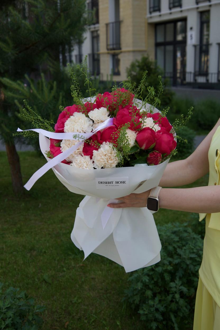 Квіти: Півонії, діантуси, лепідіум