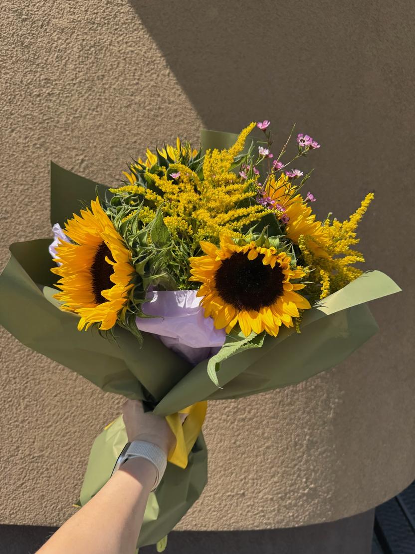 Квіти: Сонях, хамелаціум, золотушник