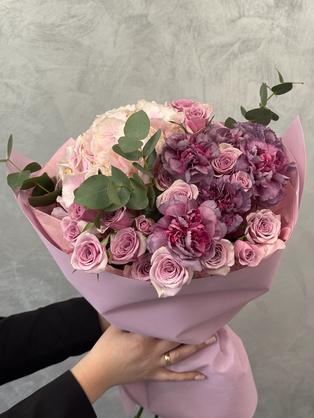 Квіти: Гортензія, діантус, кущова троянда