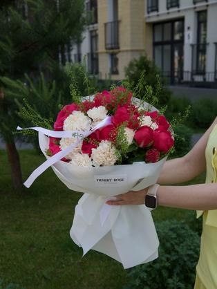 Квіти: Півонії, діантуси, лепідіум