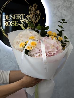 Квіти: Гортензія, кущова троянда, евкаліпт